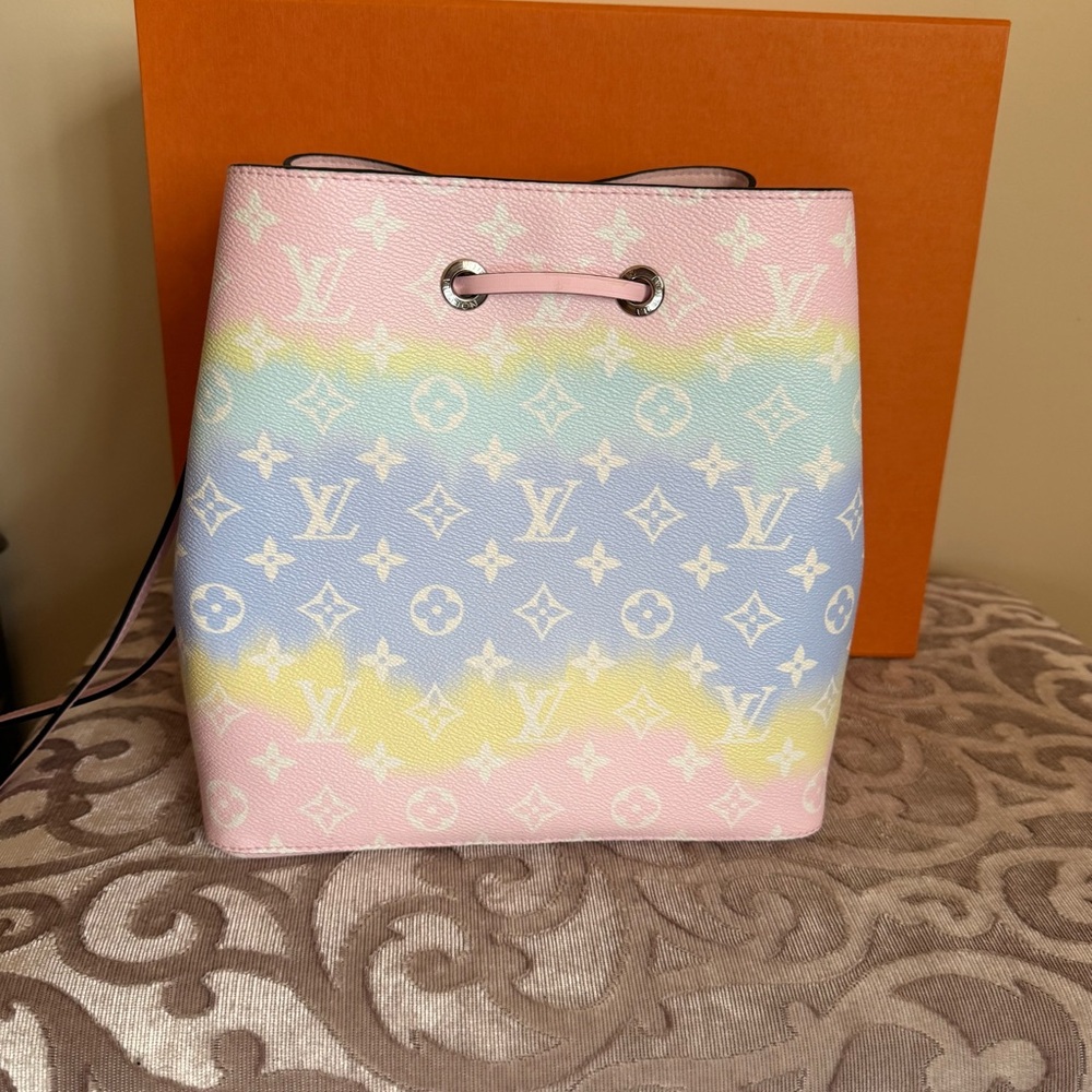 Escale Monogram Pastel Collection NeoNoe Bag - Picture 3 of 9